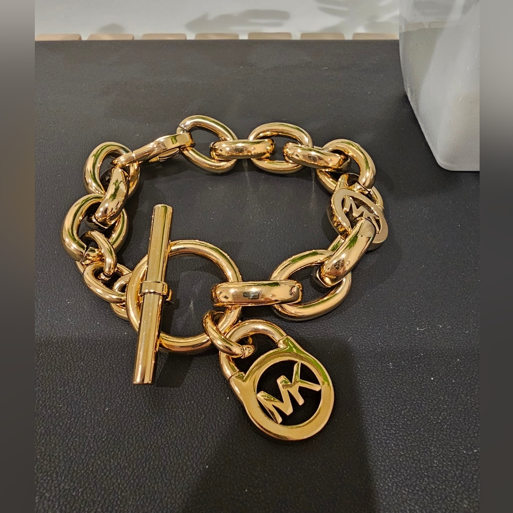 NWOT Michael Kors Gold Chain Bracelet - Picture 2 of 3
